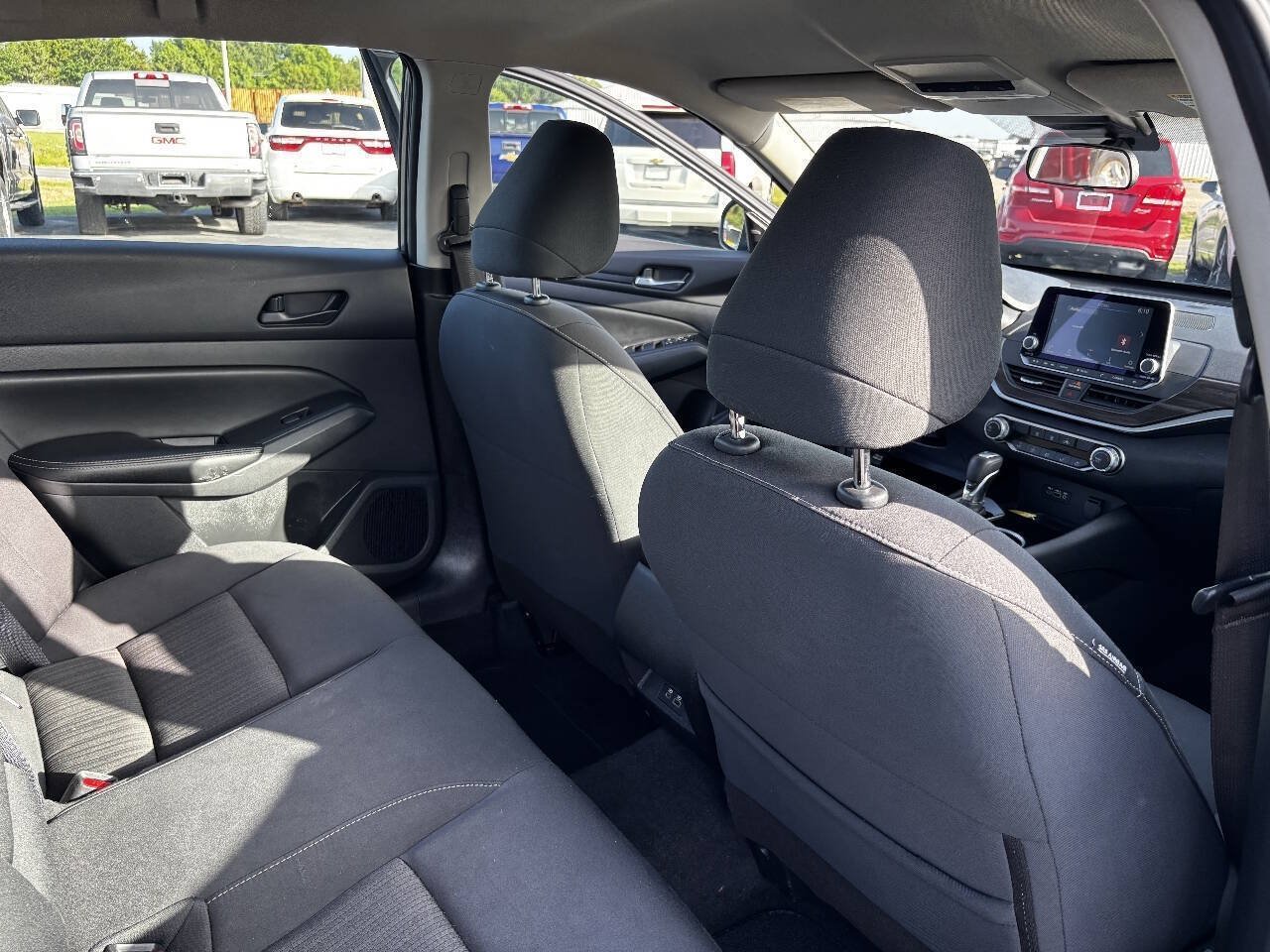 Used 2024 Nissan Altima 2.5 SV FWD image 18
