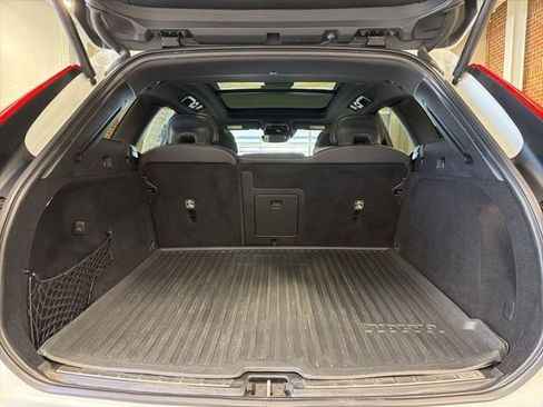 Used 2020 Volvo XC60 T6 Momentum w/ Protection Package image 32