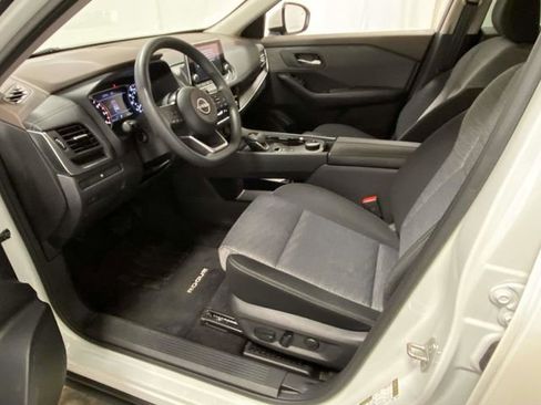 Used 2023 Nissan Rogue SV image 11