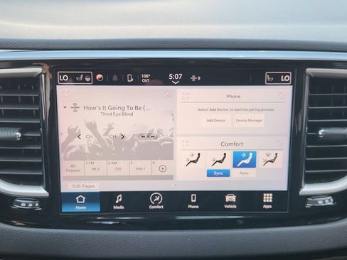 Used 2024 Chrysler Pacifica Touring-L FWD image 17