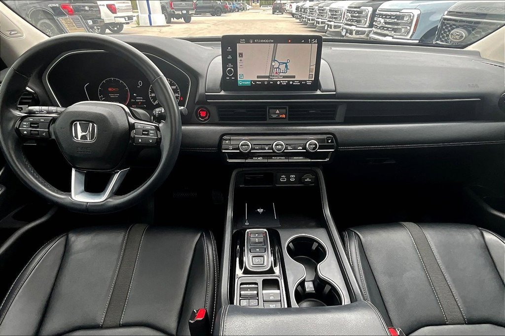 Used 2023 Honda Pilot Touring image 15