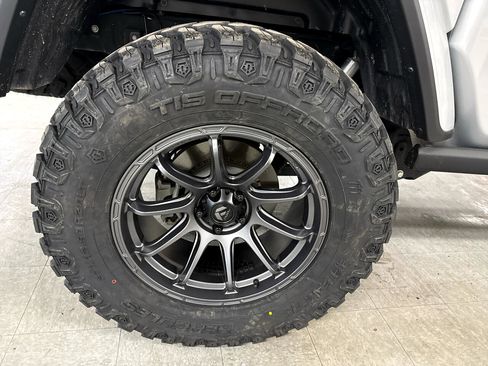 Used 2022 Jeep Gladiator Sport image 47