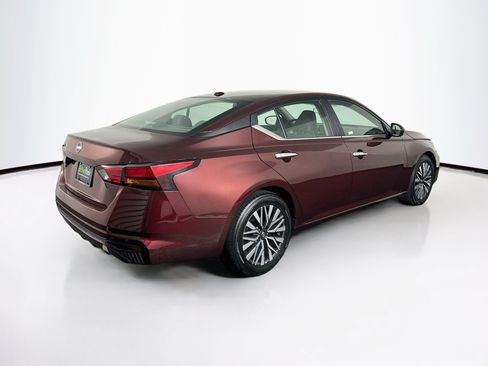 Used 2025 Nissan Altima 2.5 SV FWD image 9