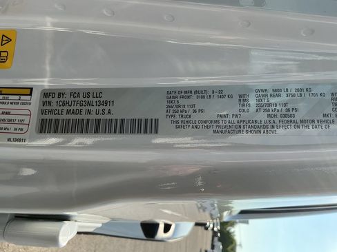 Used 2018 Volvo XC60 T6 Momentum w/ Advanced Package AWD/4WD image 29