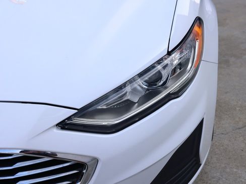 Used 2019 Ford Fusion SE image 10