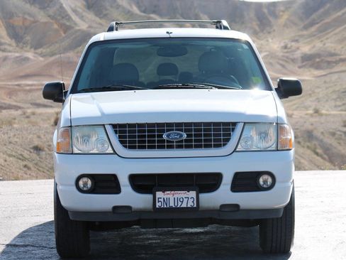 Used 2005 Ford Explorer Sport XLT image 2