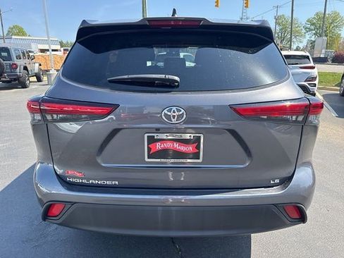 Used 2023 Toyota Highlander LE image 4