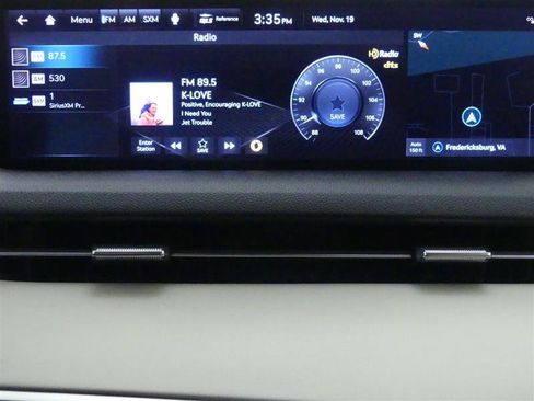 Used 2023 Genesis GV70 2.5T w/ Advanced Package image 15