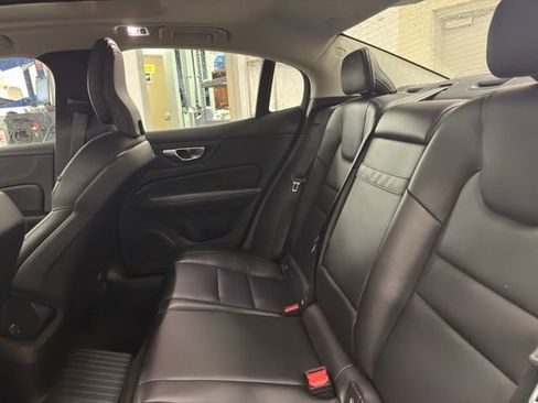 Used 2021 Volvo S60 T8 R-Design Expression image 12