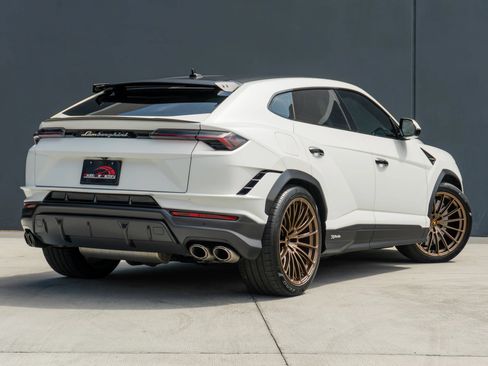 Used 2023 Lamborghini Urus Performante AWD/4WD image 7