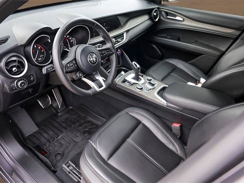 Used 2023 Alfa Romeo Stelvio Ti image 10