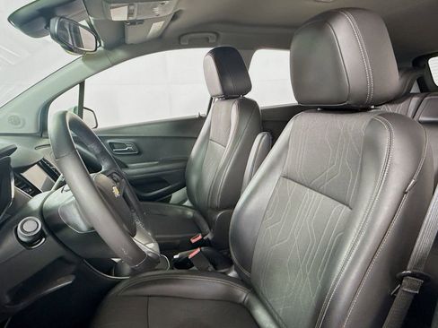 Used 2020 Chevrolet Trax LT w/ LT Convenience Package image 31