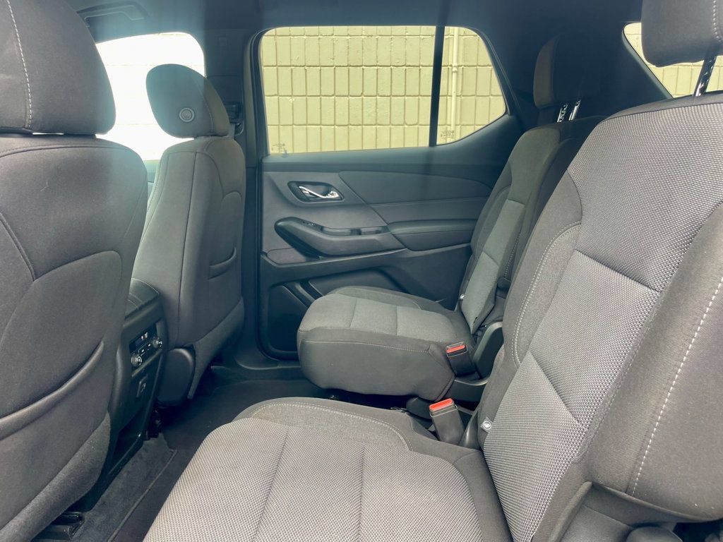 Used 2023 Chevrolet Traverse LT FWD image 11