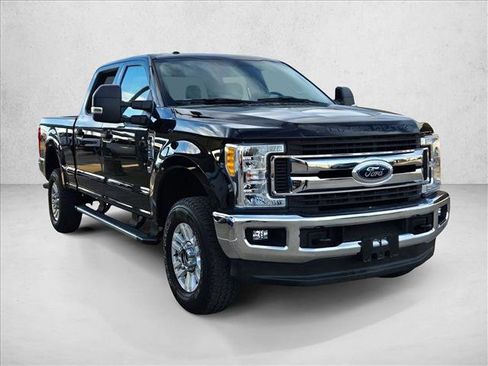 Used 2017 Ford F250 XLT w/ XLT Value Package image 3