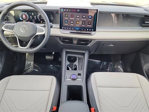 New 2026 Volkswagen Tiguan SE image 18