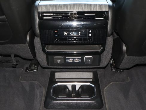 Used 2024 Jeep Wagoneer L Series II image 24