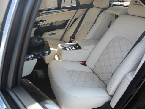 Used 2013 Bentley Mulsanne RWD image 28