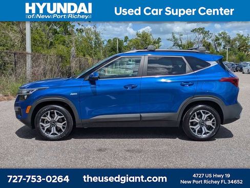 Used 2023 Kia Seltos EX AWD/4WD image 2