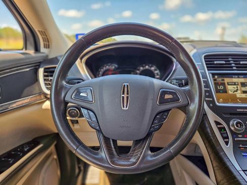 Used 2018 Lincoln MKX Reserve image 12