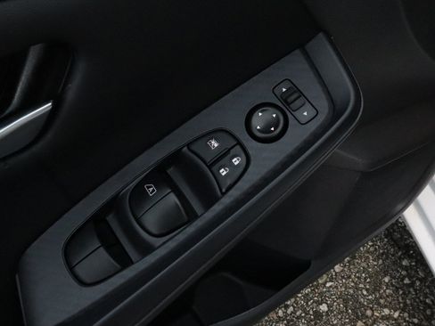 Used 2025 Nissan Sentra SV FWD image 14