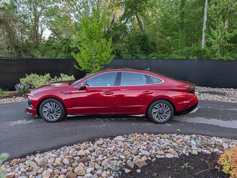 Certified 2024 Hyundai Sonata Limited FWD image 2
