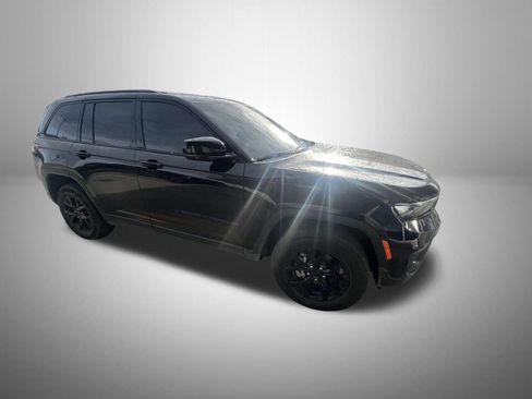 Certified 2024 Jeep Grand Cherokee Altitude image 6