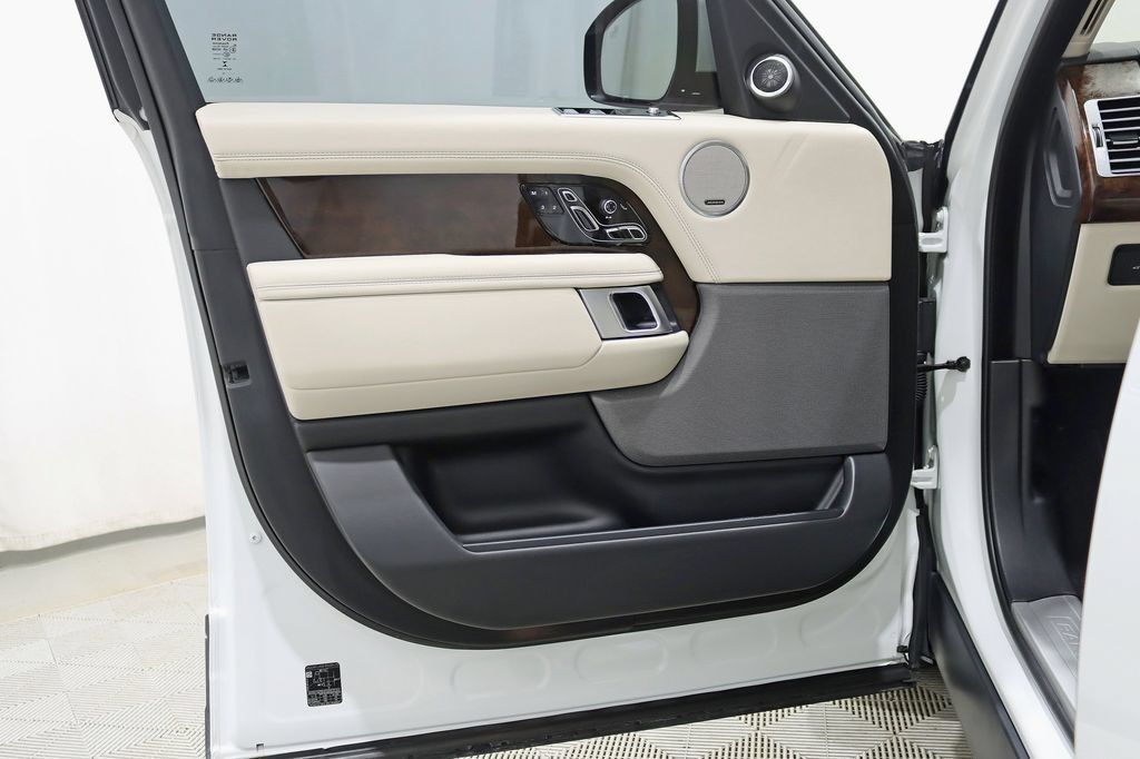 Used 2020 Land Rover Range Rover HSE AWD/4WD image 32