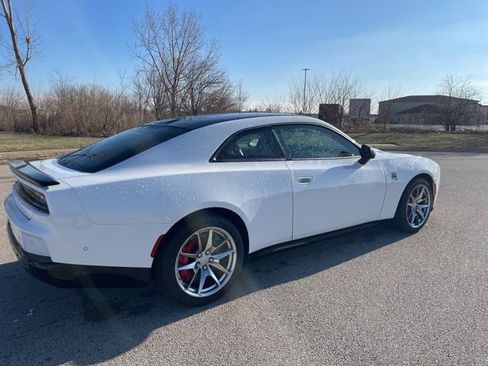 Used 2025 Dodge Charger R/T Scat Pack w/ Track Pack image 3