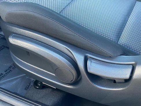 Used 2025 Kia Soul LX image 12