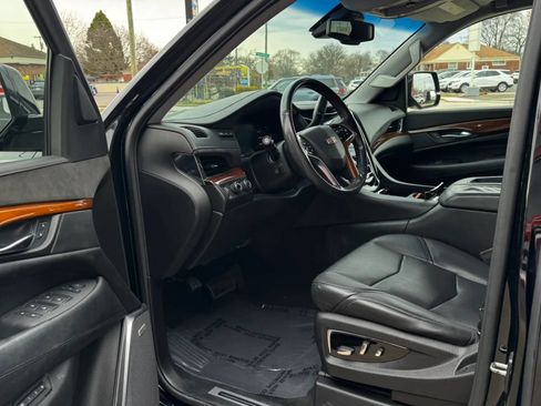 Used 2016 Cadillac Escalade Luxury AWD/4WD image 15