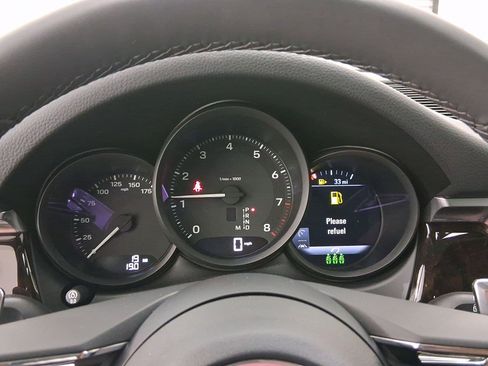 Used 2026 Porsche Macan image 19