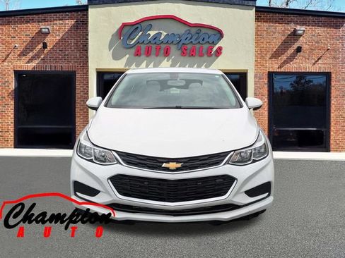 Used 2018 Chevrolet Cruze LS FWD image 10