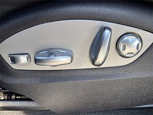 Used 2022 Porsche Macan image 16