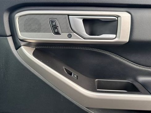 Used 2023 Ford Explorer Limited image 25