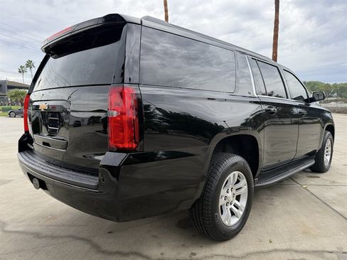 Used 2020 Chevrolet Suburban LT RWD image 5