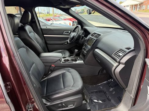 Used 2018 Ford Explorer XLT w/ Equipment Group 202A FWD image 10