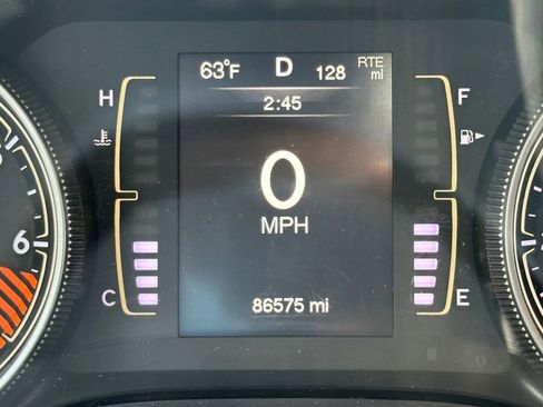 Used 2015 Jeep Cherokee Sport image 39