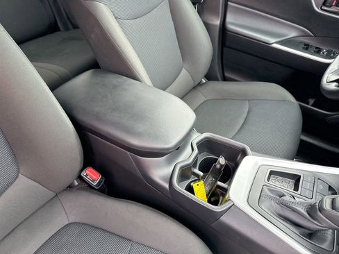 Certified 2025 Toyota RAV4 LE FWD image 21