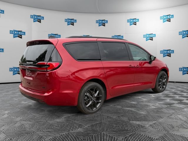 New 2026 Chrysler Pacifica Select w/ S Appearance Package AWD/4WD image 5