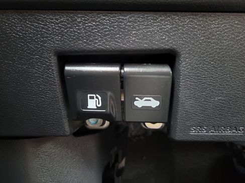 Certified 2025 Nissan Versa SV FWD image 27