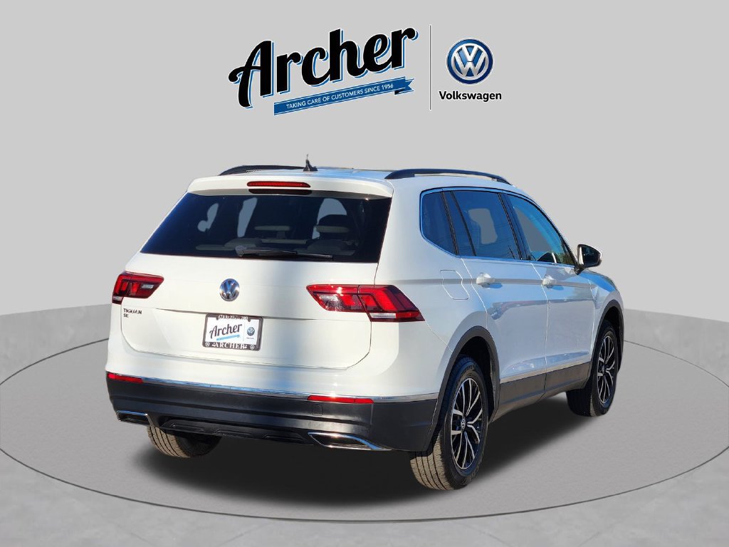 Used 2021 Volkswagen Tiguan SE w/ Panoramic Sunroof Package FWD image 4