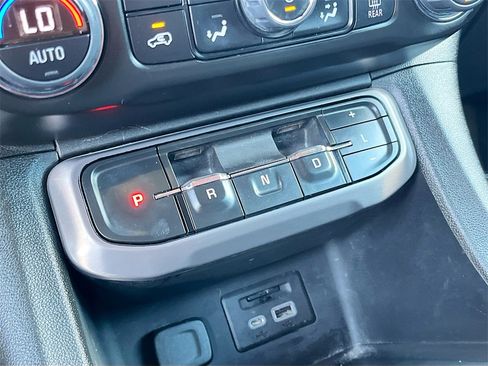 Used 2023 GMC Acadia AT4 image 17