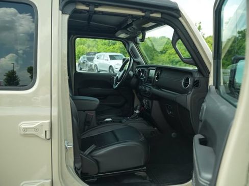 Used 2022 Jeep Wrangler Unlimited Sahara AWD/4WD image 20