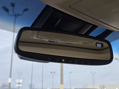 Used 2018 Toyota Avalon Limited image 25