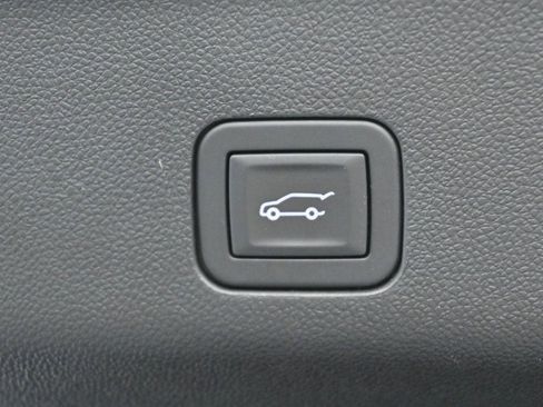 Used 2025 GMC Yukon Denali Ultimate AWD/4WD image 12