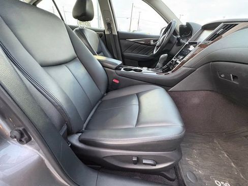 Used 2019 INFINITI Q50 Luxe w/ Essential Package (3.0T Luxe) image 5
