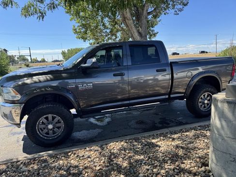 Used 2017 RAM 2500 Tradesman w/ Chrome Appearance Group AWD/4WD image 6
