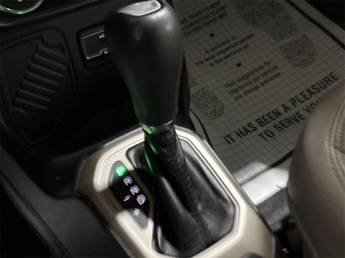 Used 2015 Jeep Renegade Latitude w/ Popular Equipment Group image 16