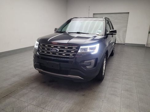 Used 2017 Ford Explorer XLT w/ Equipment Group 201A FWD image 15