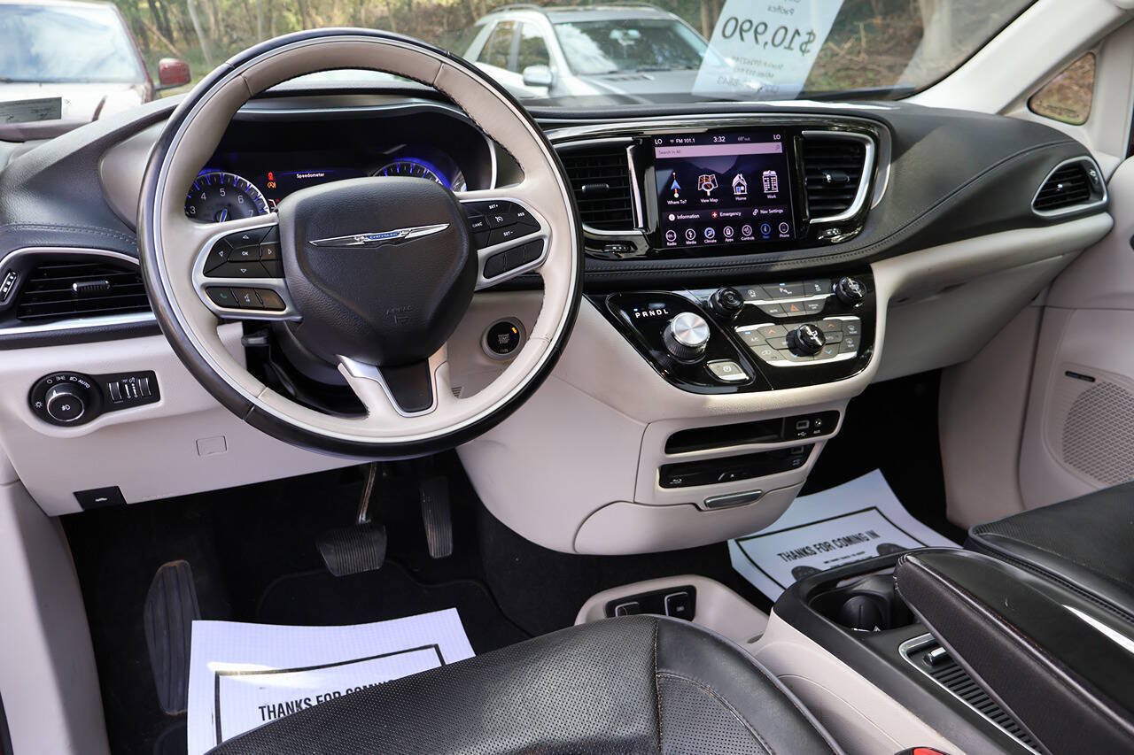 Used 2018 Chrysler Pacifica Limited FWD image 19